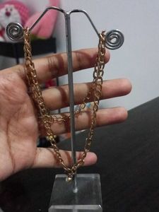 Elegant Gold Chain Necklace with Pendant