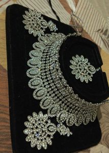 A heavy jewel (Necklace Set)for wedding