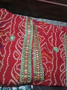 Red Bandhani saree