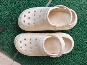 Comfortable white Clogs