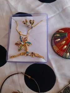 Jewellery Set with Colorful Stones nd earrings