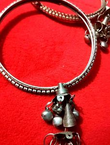 Belled Bangle (free with 1 colour glass Bangles)
