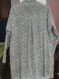 Chic Black &amp; White Striped Tunic