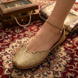 Elegant Gold Embroidered Juttis