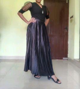 Black Pleated Satin Skirt 🖤