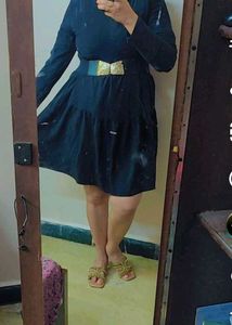 Chic Black Tiered U-Neck Dress with front zip