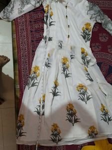 Elegant White &amp; Yellow Kurta Set
