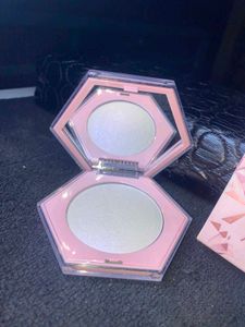 Fenty Beauty Diamond Bomb Highlighter