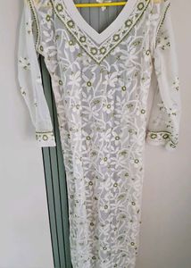 chikankari kurtas