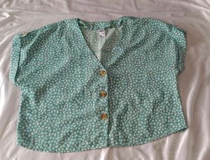 Floral crop shirt