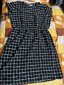 New beautiful dress in excellent condition