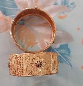 Gold-toned Floral Bangles (Set of 2)