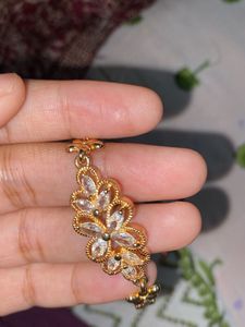ElegantANTI TARNISH Gold Flower Bracelet