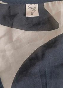 Chic Black &amp; White Abstract Print Wrap Top