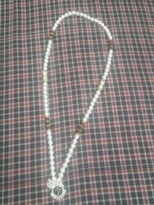 Elegant Pearl Necklace with Pendant