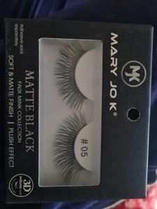 Women Long Eye lashes