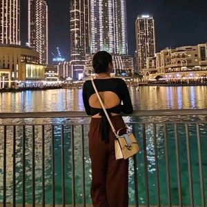 Black V-Neck Long Sleeve backless Crop Top