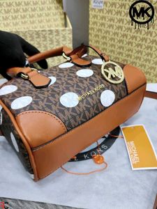 MICHAEL KORS**THOMPSON EXTRA-SMALL CONVERTIBLE CRO
