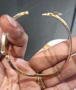 Elegant Flower Cubic Zirconia Bangle
