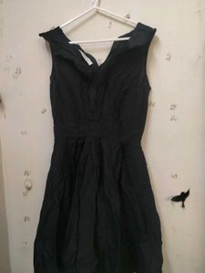 Chic Black Sleeveless Midi Dress