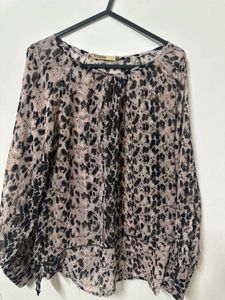 Chic Leopard Print Flowy Tunic Top