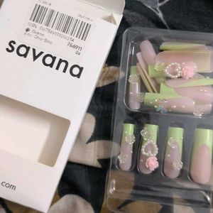 Savana Press-On Nails with Pearls & Roses