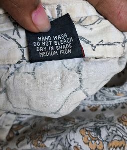 Sleeveless Printed Shirt