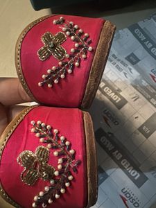 Embellished Pink Juttis