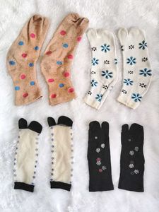 ❤ Nice stylish Shoes &amp; 4-Socks😍