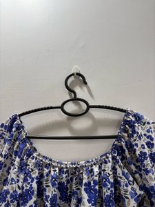 Blue printed  Floral Puff Sleeve Crop Top 💙