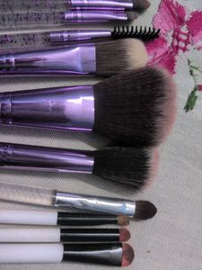Makeup Brush Set - Variety of Brushes