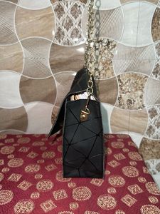Chic Black Geometric Shoulder Bag