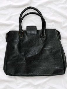 Chic Black Croc-Embossed Handbag