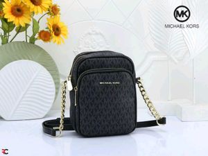 MICHAEL KORS**JET SET TRAVEL SIGNATURE MEDIUM CHAI