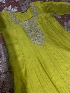 Embellished Kurta with Intricate Embroidery