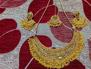 Golden Shimmering Graceful Women Jewellery Set😍