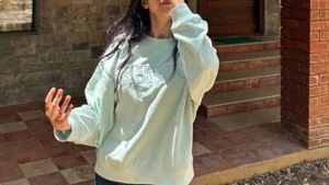 h&amp;m Embroided Mint Green/Shine Sweatshirt