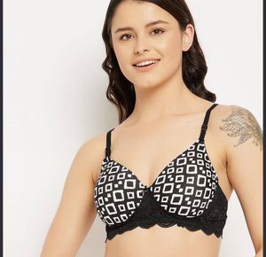 Stylish Black &amp; White Geo Print Bra