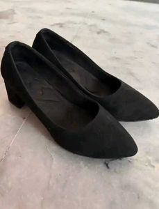 ⋆｡‧˚ʚ🖤ɞ˚‧｡Classic Black Pointed Toe Heels