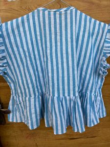 Crop Top With Vertical Line Print