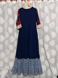 Navy blue Maheshwar ethnic motifs maxi dress featu