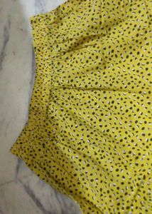 Sale 💯 💯 💯 💯 💯 💯 💯.                       Long Yellow Printed Black And White Skirt