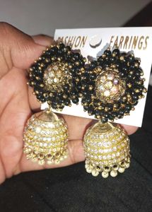 Elegant Black &amp; Gold Jhumka Earrings