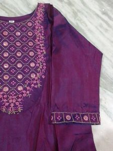 Elegant Purple Kurta Set with Embroidery