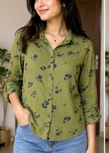 💚Chic Floral Print Button-Up t-shirt 👕💚