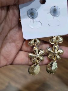 Elegant Black Flower Drop Earrings