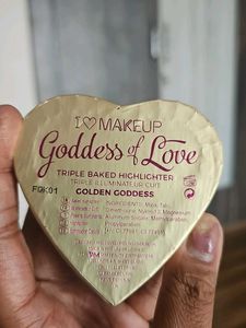 makeup revolution Heart-Shaped Highlighter Compact