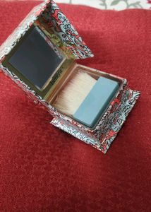 Benefit Cosmetics gallernia golden pink blush