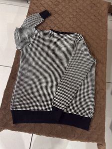 Black &amp; White Houndstooth Knit Top