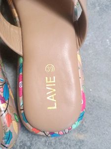 Stylish Tan Flat Sandals with Floral Print